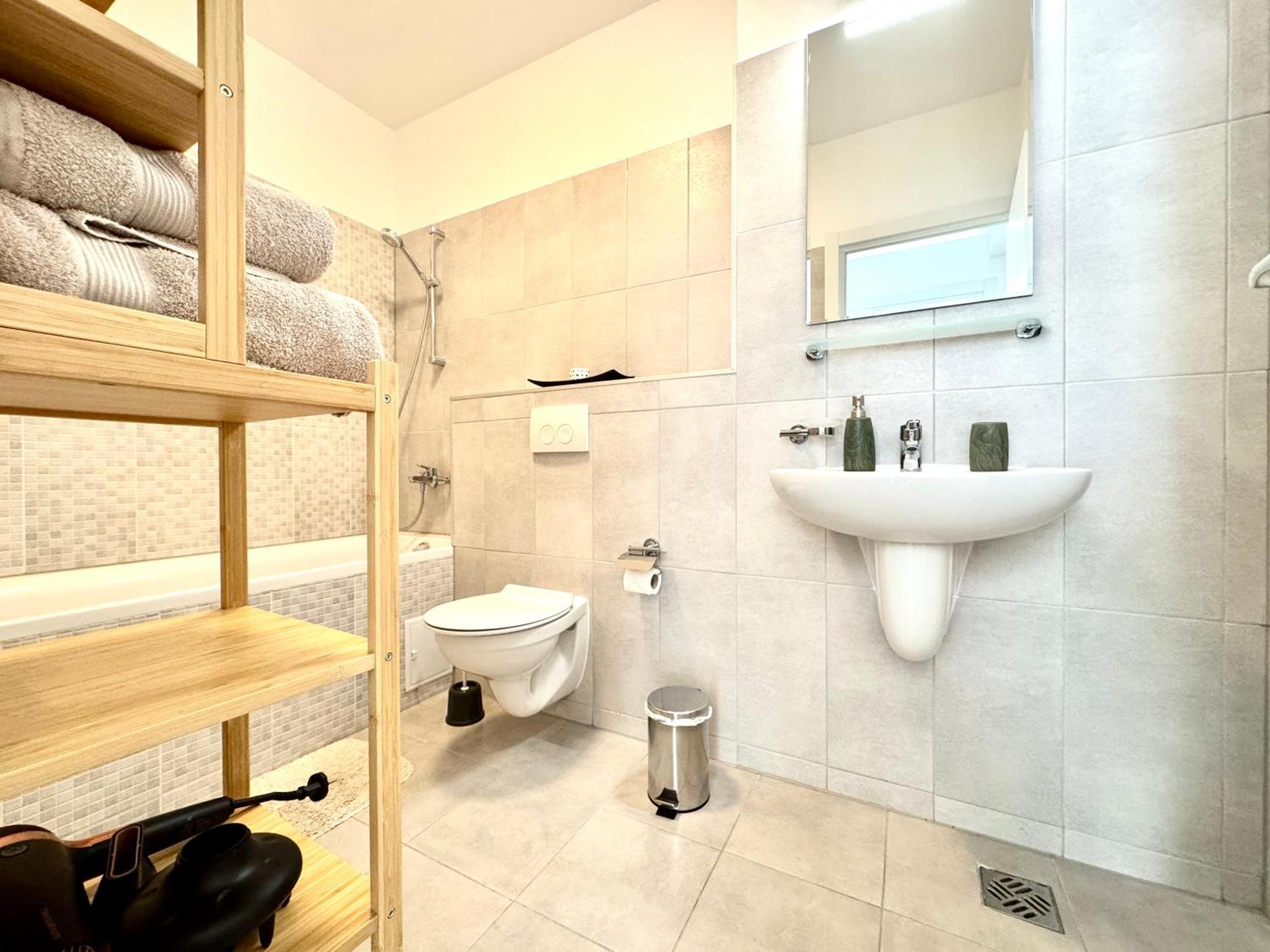 Luca'S Forest Apartment Тимишоара Екстериор снимка